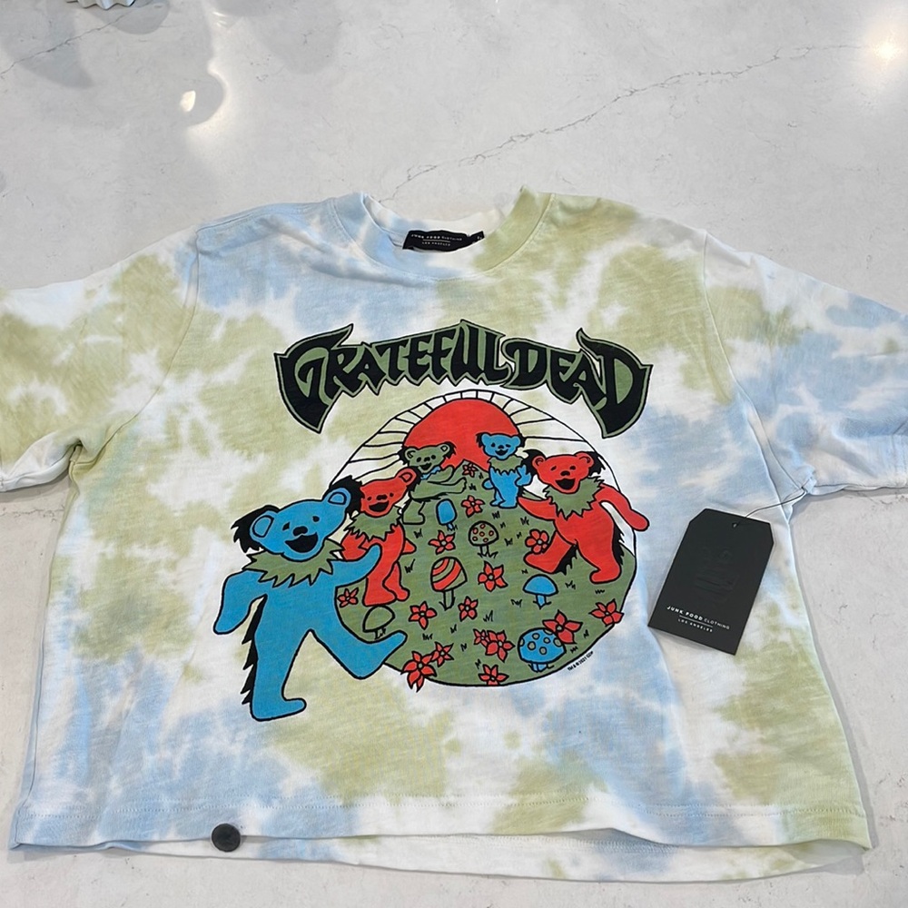 brand new women’s tee